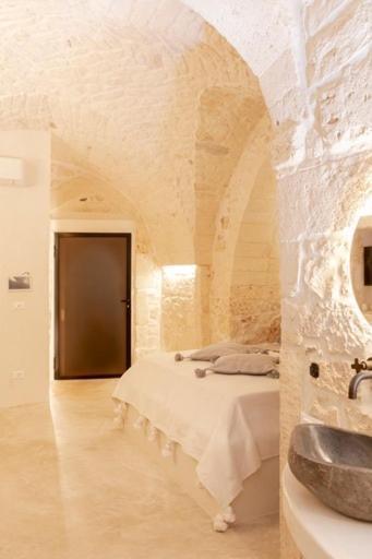 Alesia Luxury Cave Bed & Breakfast Ostuni Exterior photo